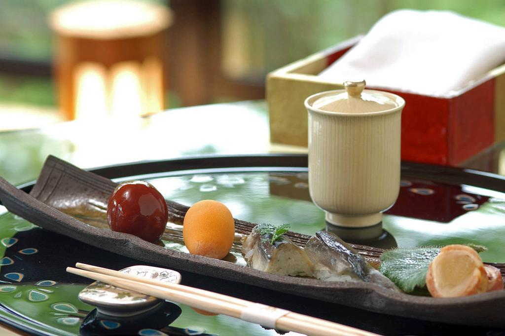 Hakone Tokinoshizuku Hotel Eksteriør billede A sushi boat